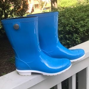 UGG rain boots size 9